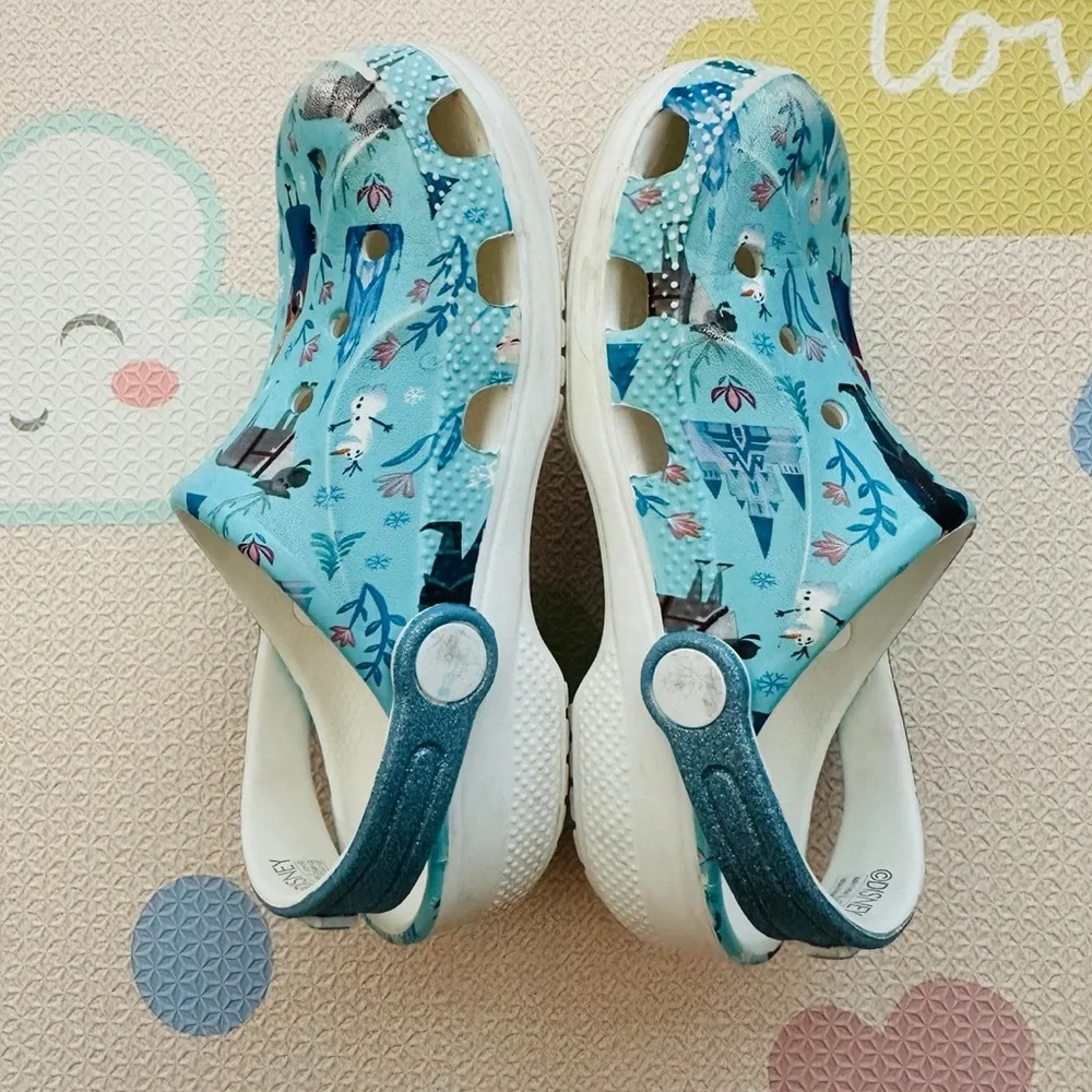 CROCS Kids Light Blue Character Splash Clogs